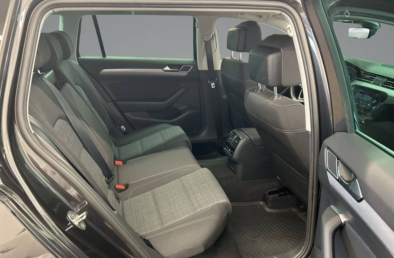 Volkswagen Passat Variant 2.0 TDI Business DSG+LED+STANDH. foto 12