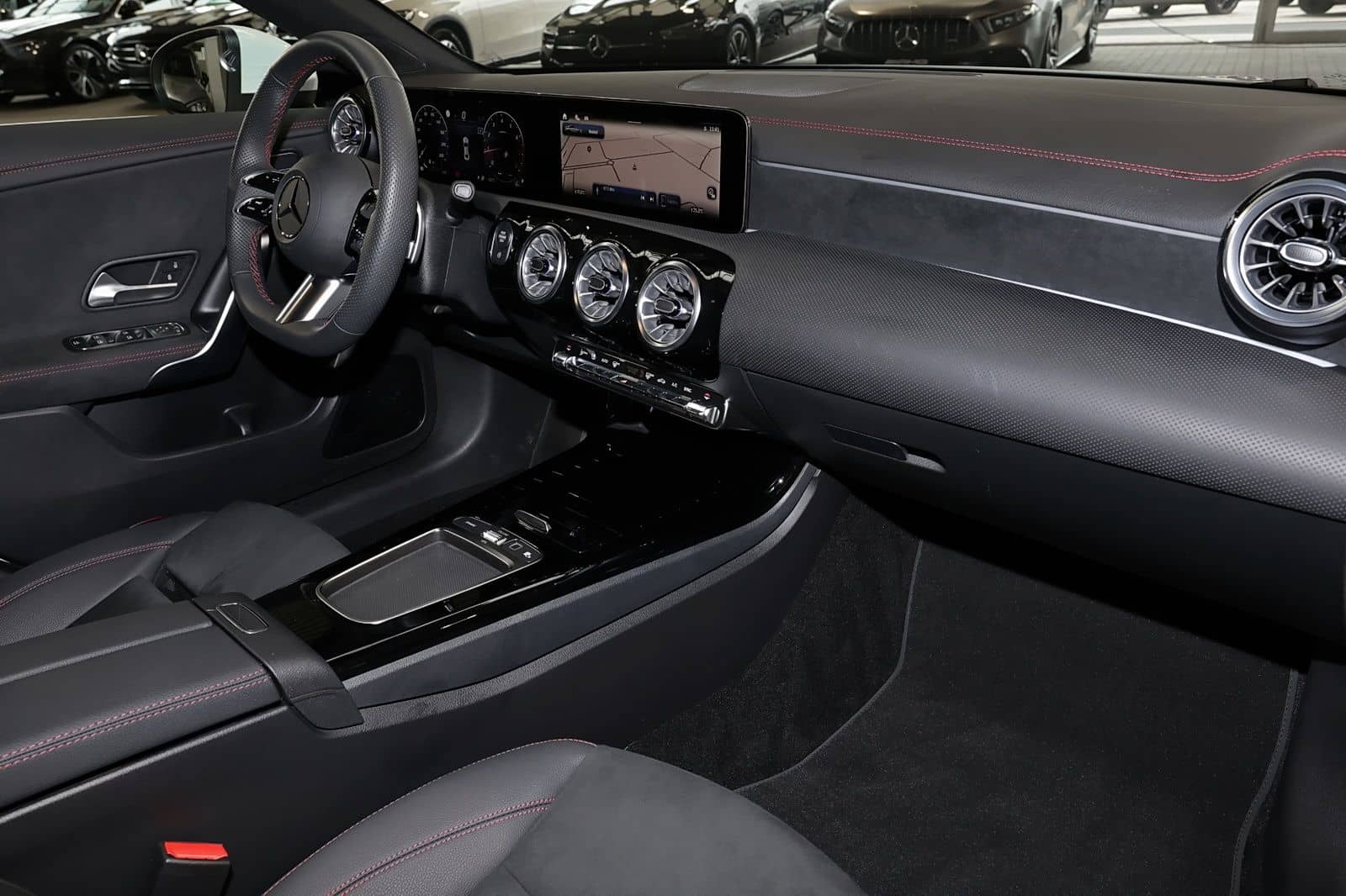 Mercedes-Benz CLA 200 Coupé AMG TOTWINKEL+PANO+KEYLESS+LED+18" foto 8