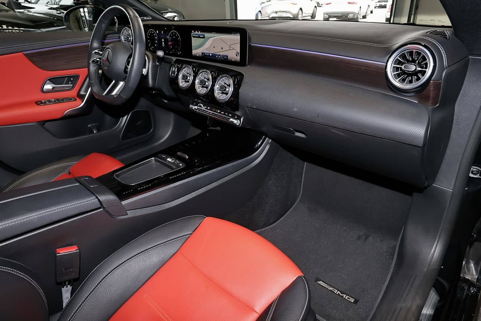 Mercedes-Benz CLA 180 Coupé Edition AMG BURMESTER+19"+360° foto 7