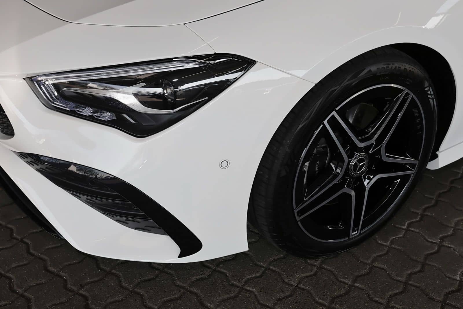 Mercedes-Benz CLA 200 Coupé Edition AMG NIGHT+360°+DISTRONIC foto 3