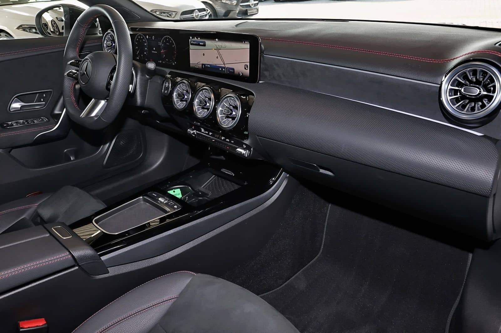 Mercedes-Benz CLA 200 Coupé Edition AMG NIGHT+360°+DISTRONIC foto 7