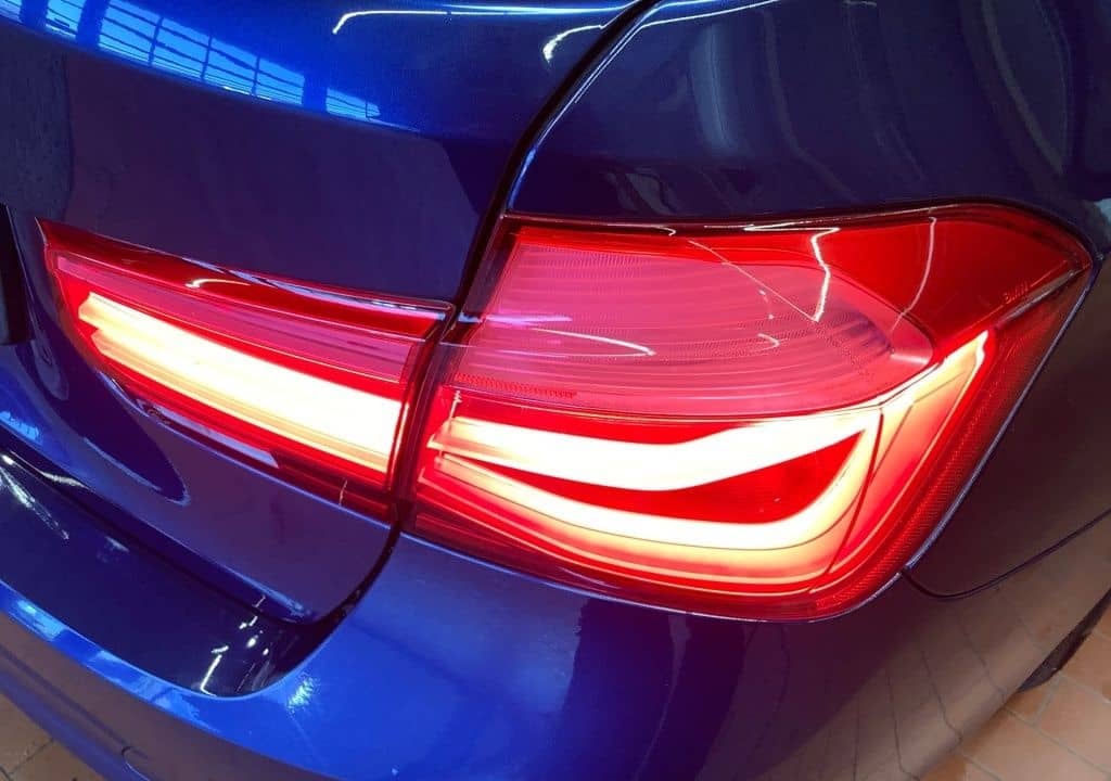 BMW 3er 330i SDach+HuD+Leder+NAVI+AUT+Distr+Facelift foto 18