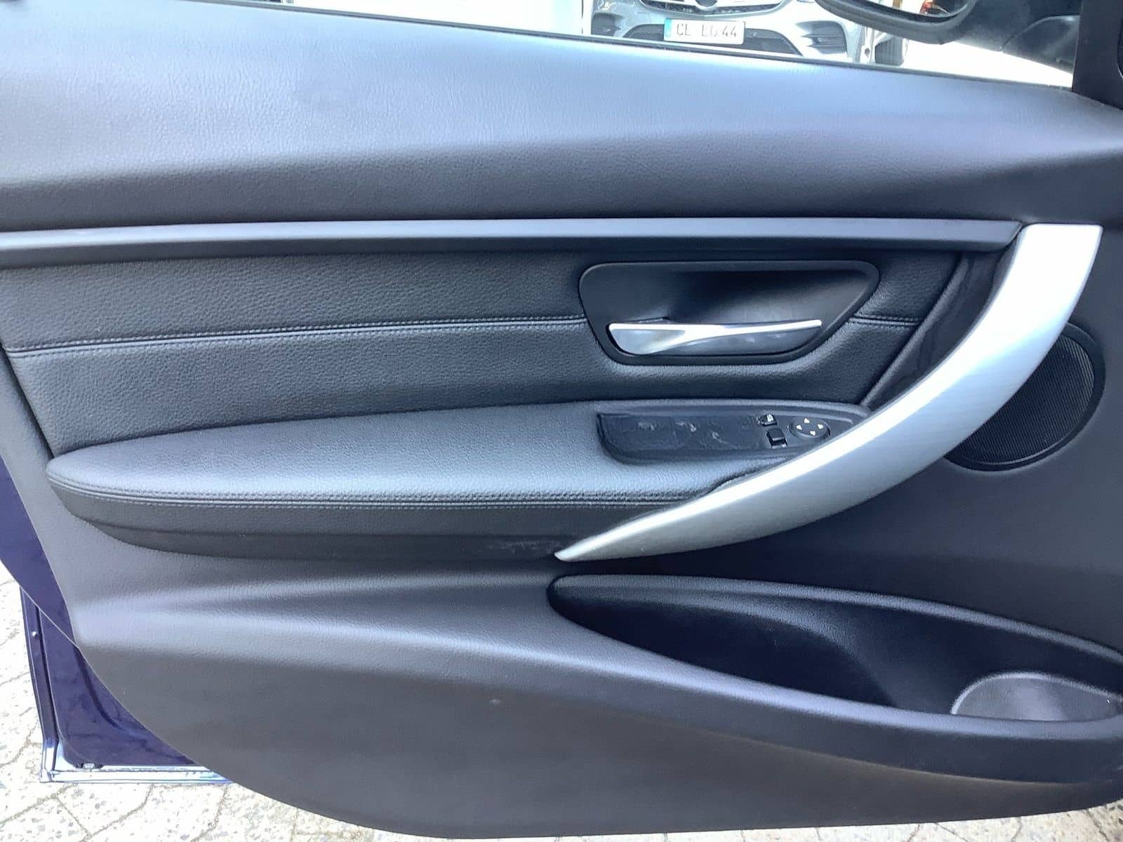 BMW 3er 330i SDach+HuD+Leder+NAVI+AUT+Distr+Facelift foto 6