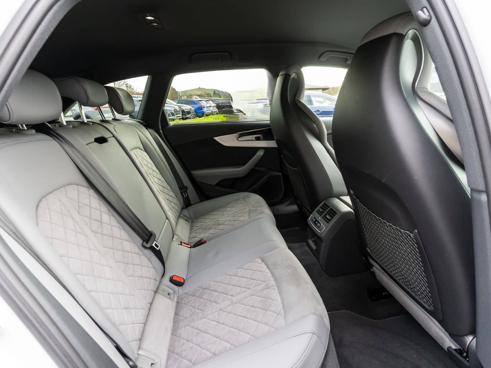 Audi A4 Avant S line 40TDI quattro NAVI MATRIX AHK RF foto 8