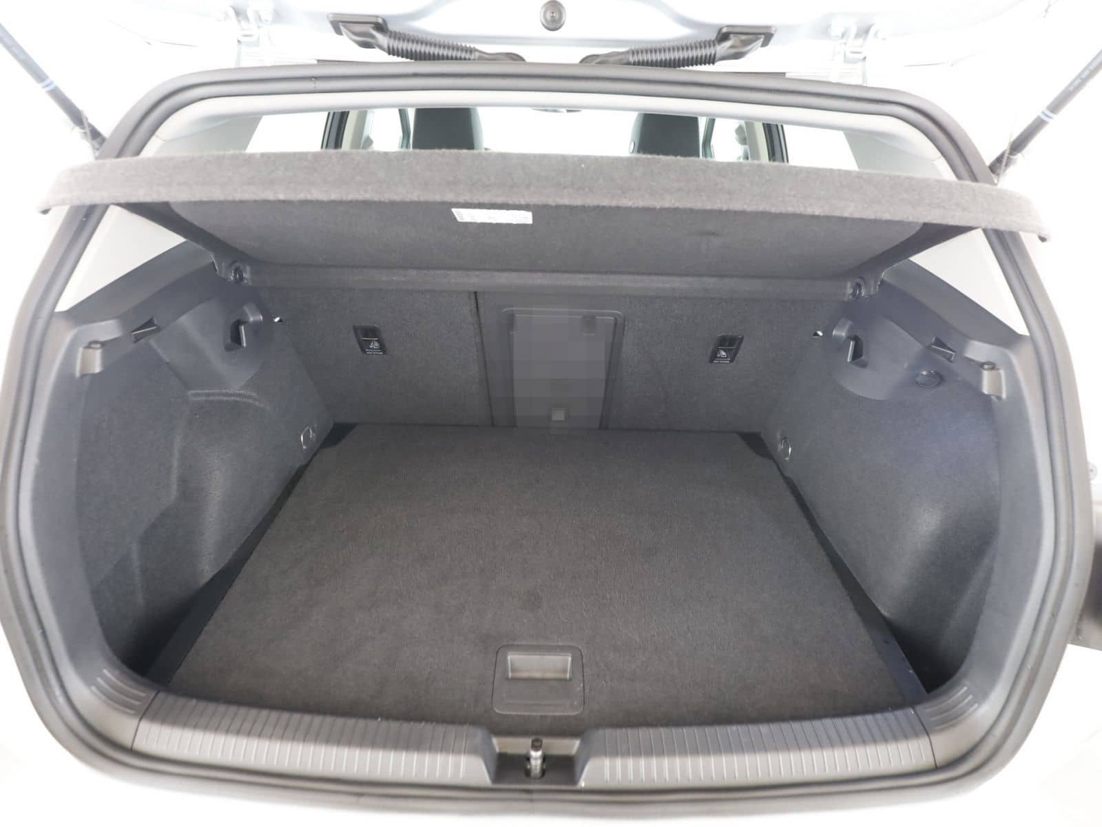 Volkswagen Golf VIII 1.5 TSI Active Standh+Navi.+RFK+SHZ+LE foto 12