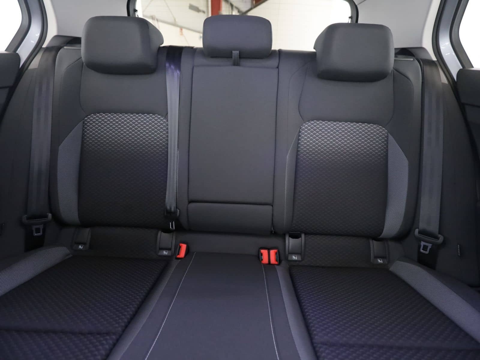 Volkswagen Golf VIII 1.5 TSI Active Standh+Navi.+RFK+SHZ+LE foto 19