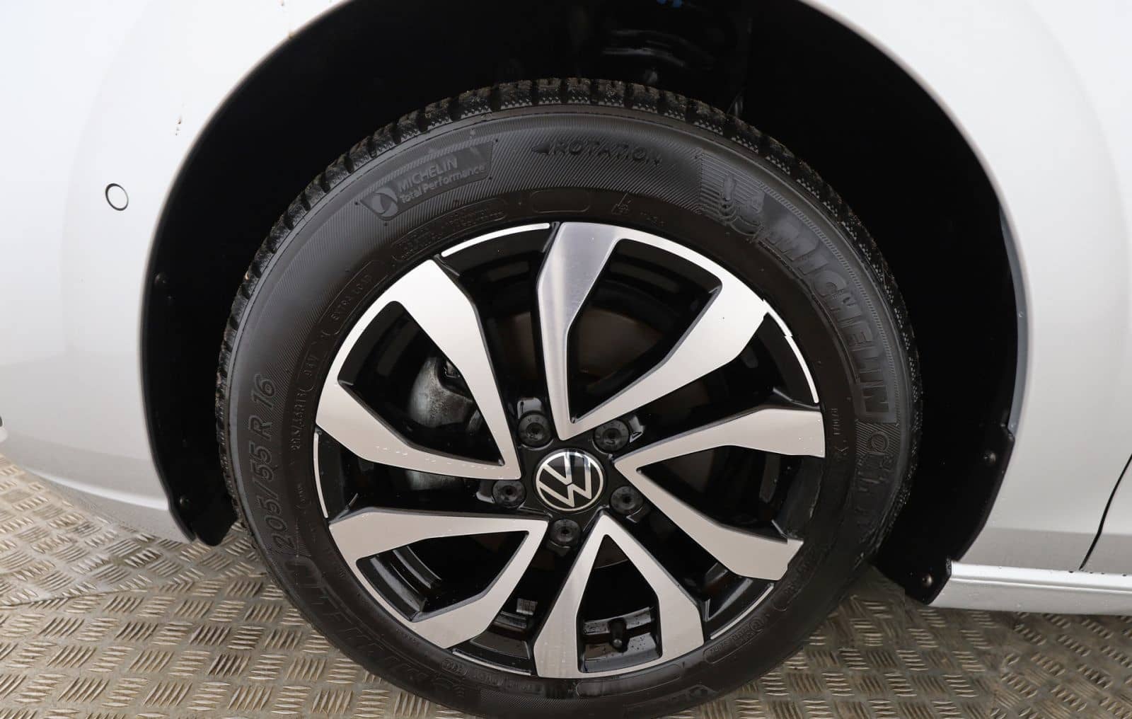 Volkswagen Golf VIII 1.5 TSI Active Standh+Navi.+RFK+SHZ+LE foto 21