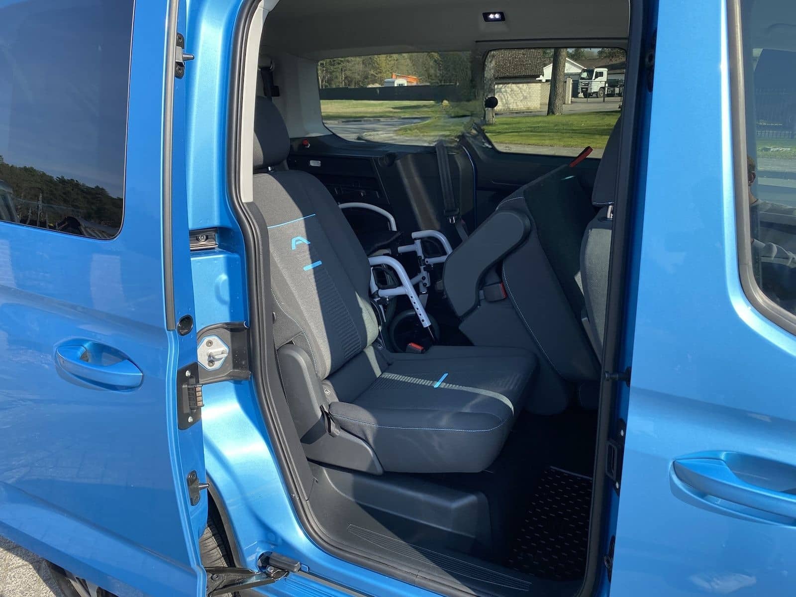 Volkswagen Caddy Tourneo Active, LED, neuer Rollstuhlumbau, foto 14