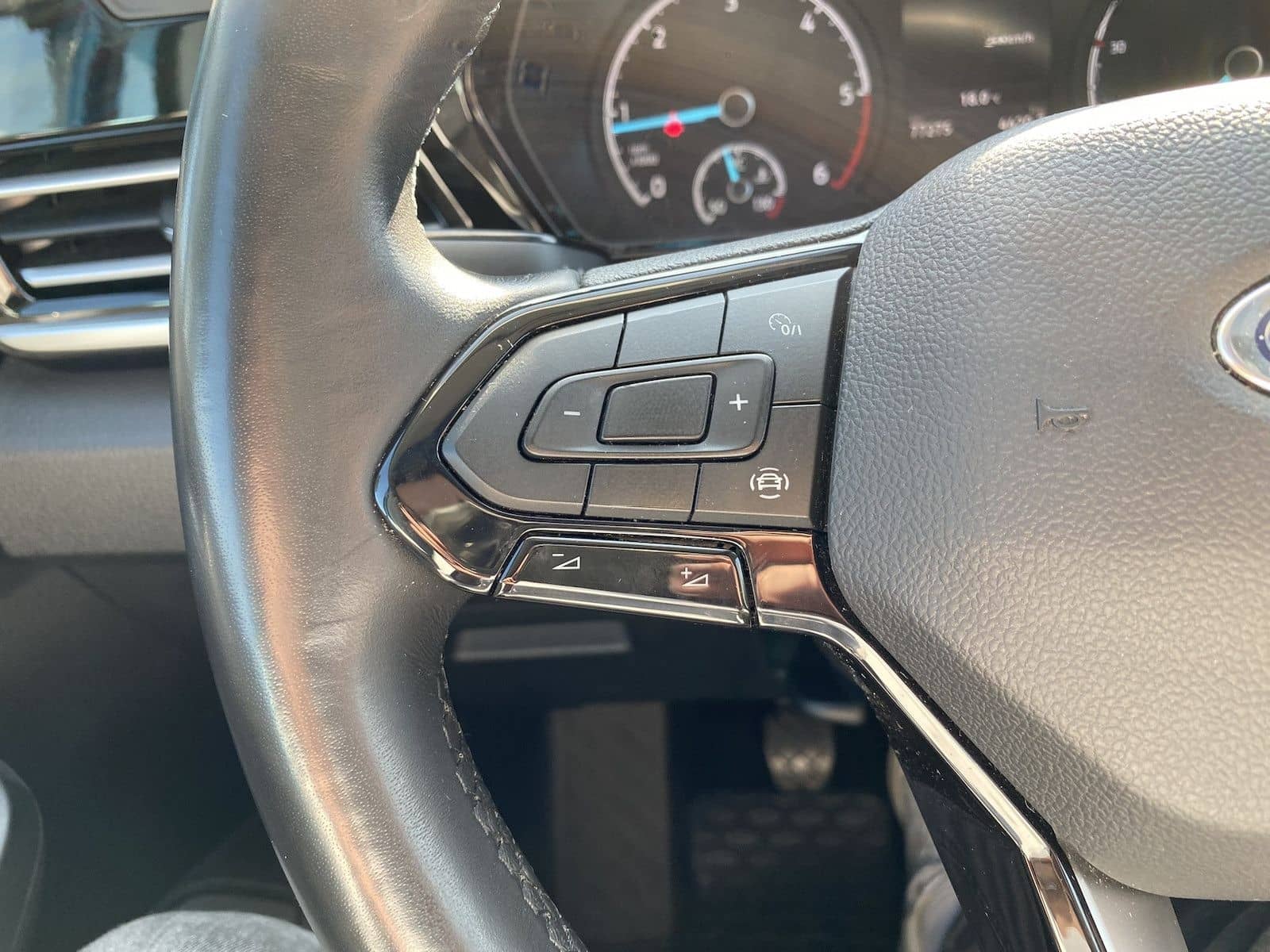 Volkswagen Caddy Tourneo Active, LED, neuer Rollstuhlumbau, foto 23