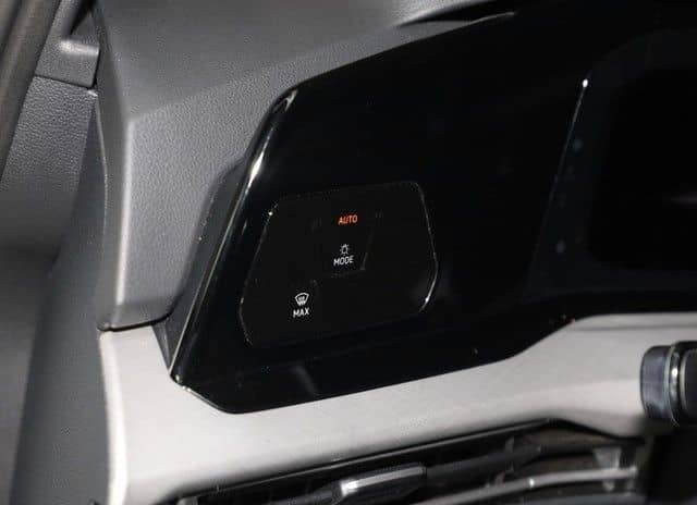 Volkswagen Golf VIII 1,5 TSI Life R-Kamera NaviMedia LED-Pl foto 15