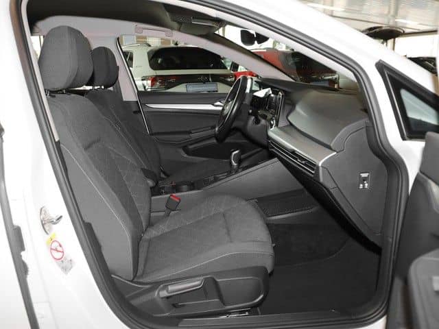 Volkswagen Golf VIII 1,5 TSI Life R-Kamera NaviMedia LED-Pl foto 5