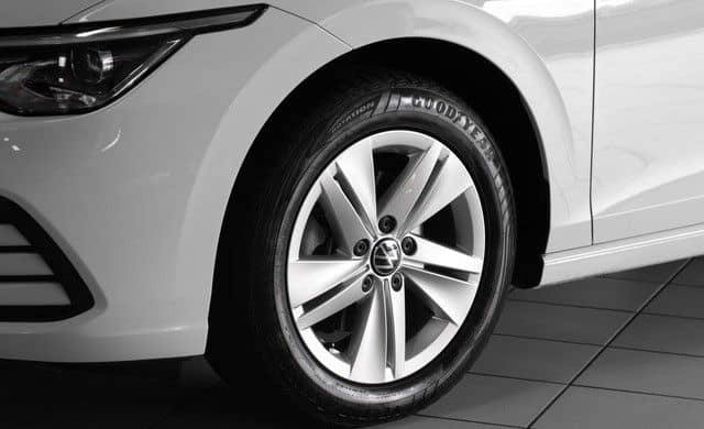 Volkswagen Golf VIII 1,5 TSI Life R-Kamera NaviMedia LED-Pl foto 9