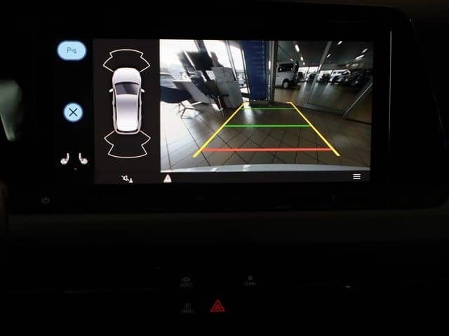 Volkswagen Golf VIII 1,5 TSI Life R-Kamera NaviMedia LED-Pl foto 10