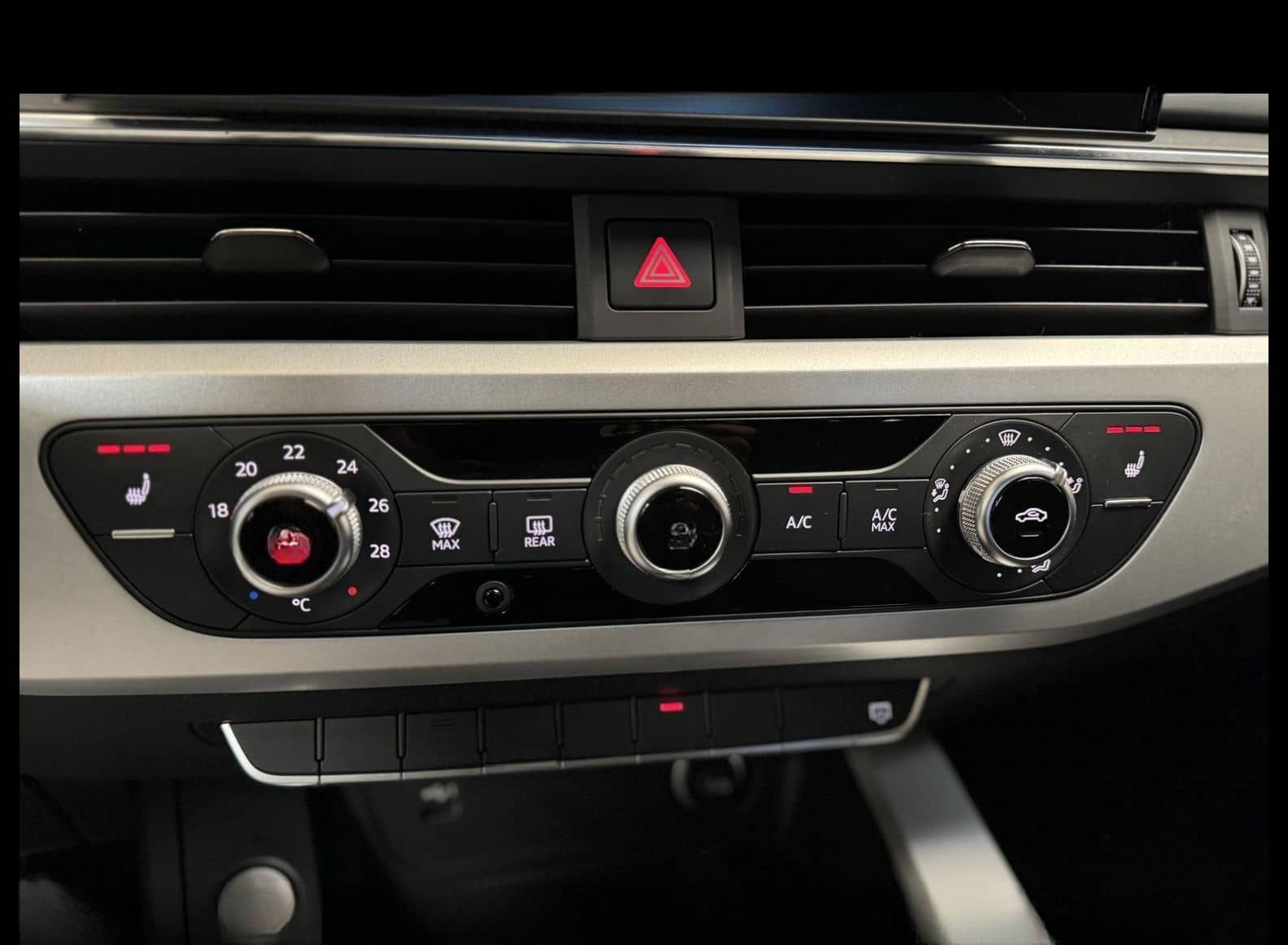 Audi A4 35 Avant 2.0 TFSI S-Tronic Navi/LED/PDC/SHZ foto 24