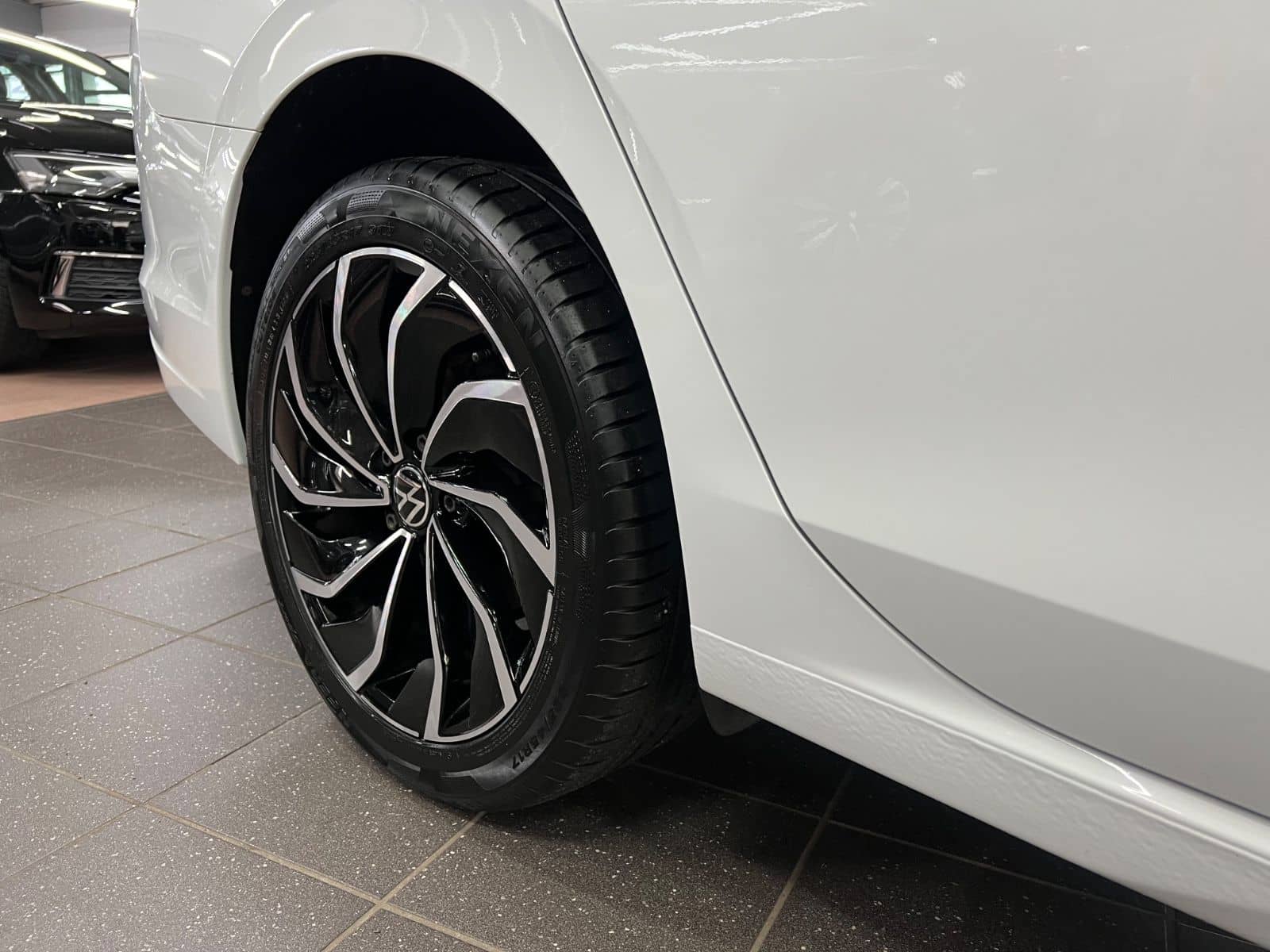 Volkswagen Golf VIII Variant 2.0 TDI Life AHK+L&S+KAM+LED foto 14