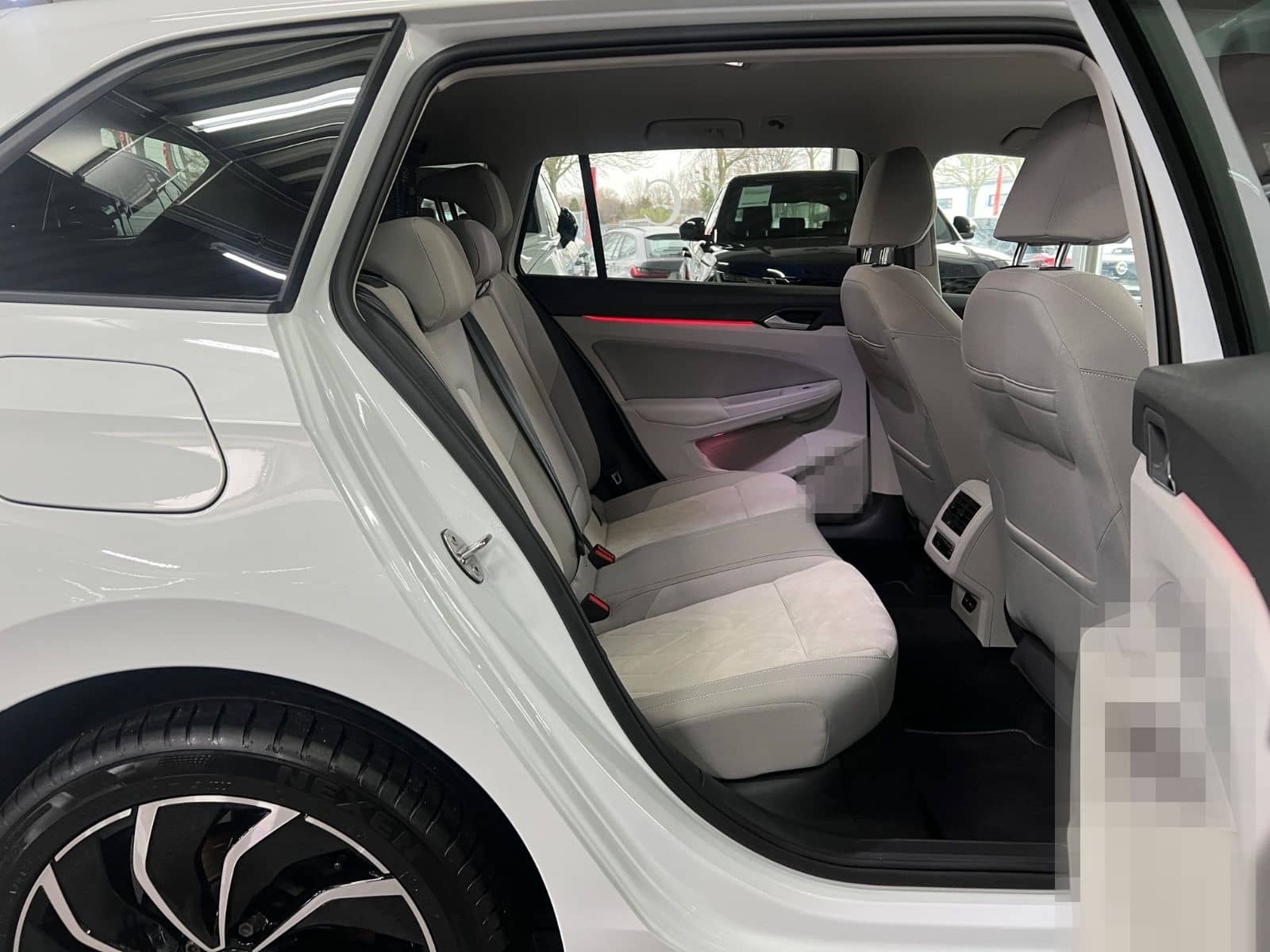 Volkswagen Golf VIII Variant 2.0 TDI Life AHK+L&S+KAM+LED foto 18