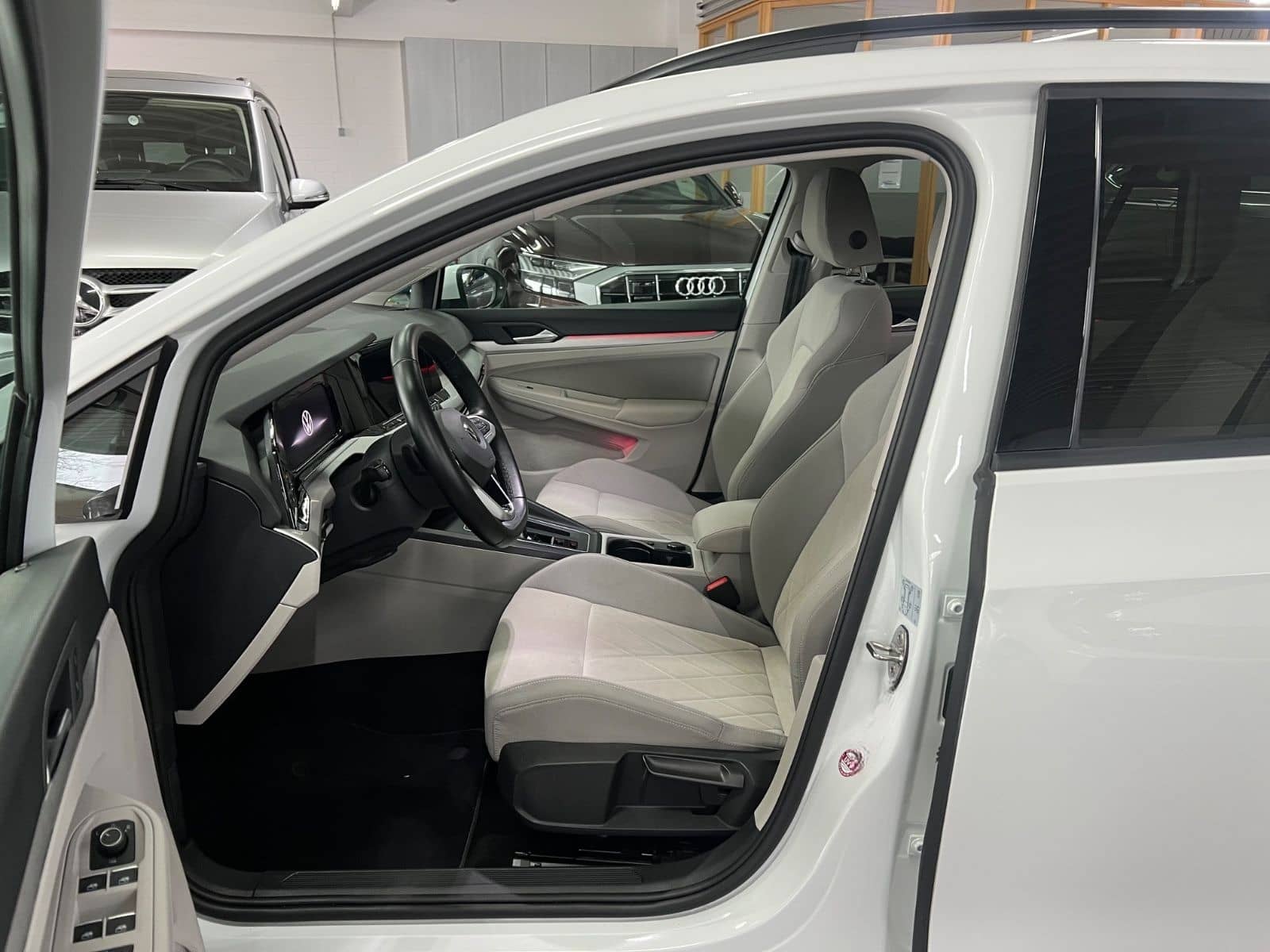 Volkswagen Golf VIII Variant 2.0 TDI Life AHK+L&S+KAM+LED foto 19