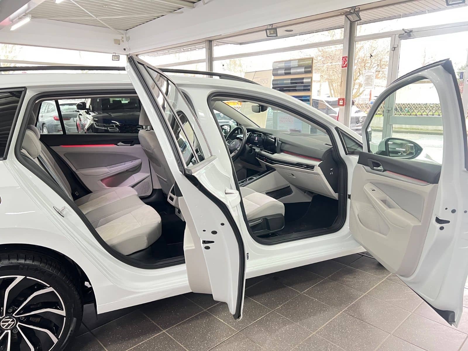 Volkswagen Golf VIII Variant 2.0 TDI Life AHK+L&S+KAM+LED foto 3