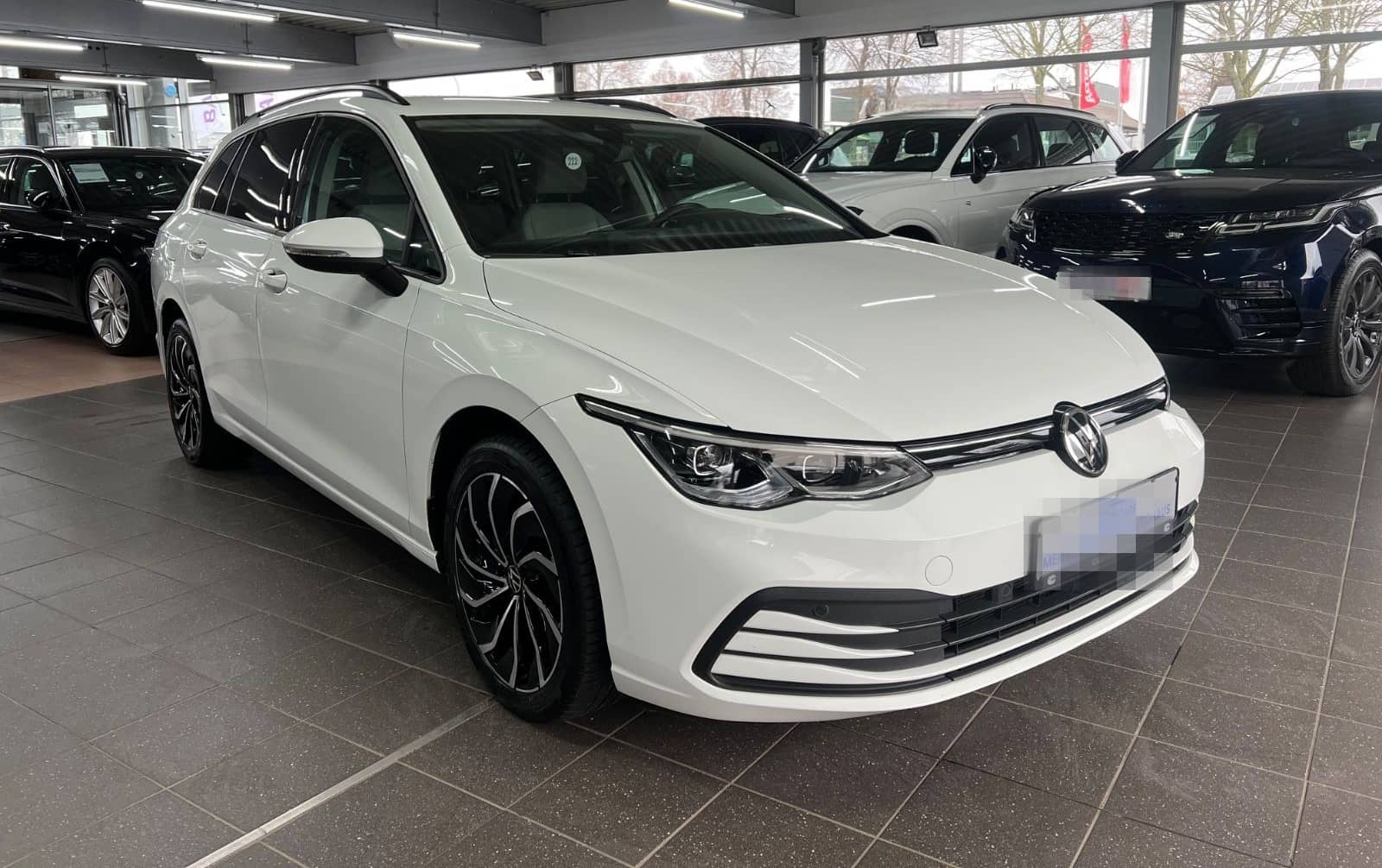 Volkswagen Golf VIII Variant 2.0 TDI Life AHK+L&S+KAM+LED foto 6