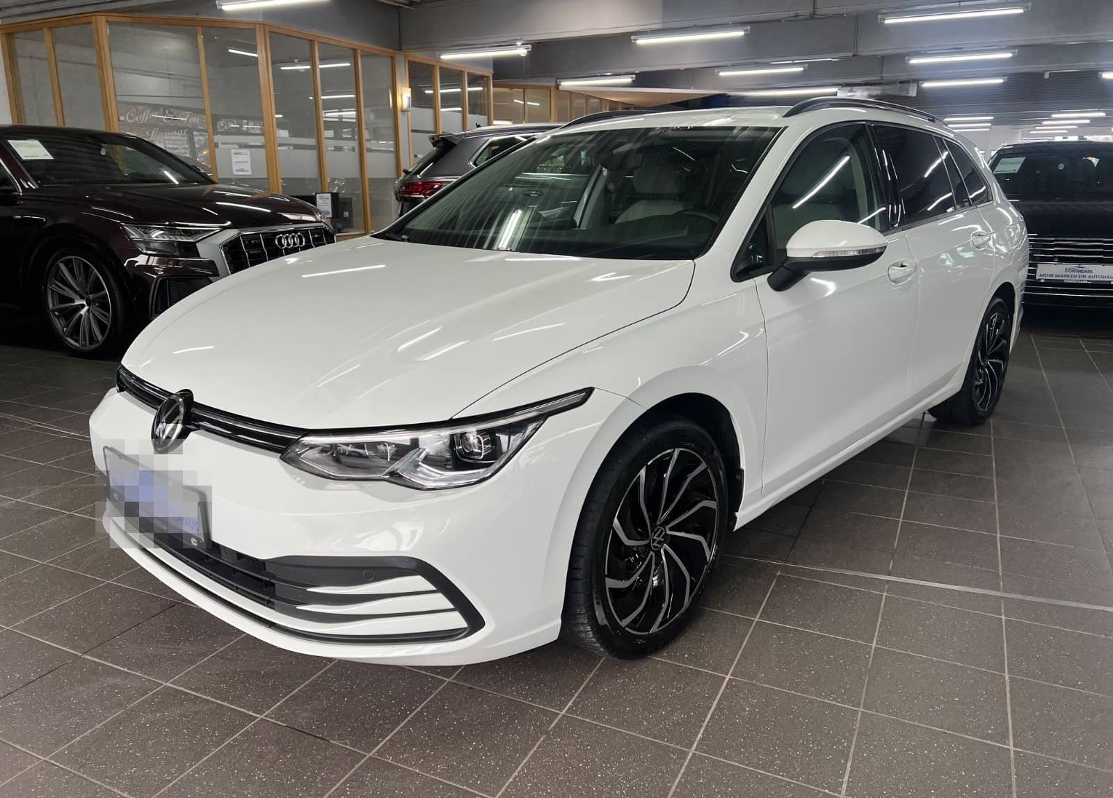 Volkswagen Golf VIII Variant 2.0 TDI Life AHK+L&S+KAM+LED foto 9