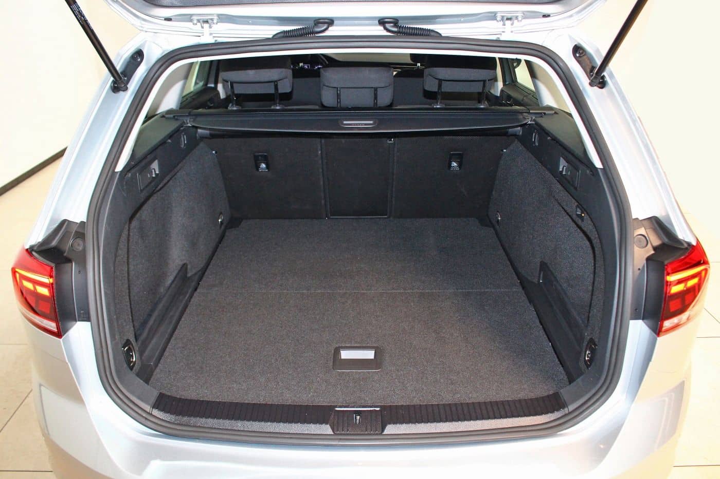 Volkswagen Passat Variant 2.0 TDI AHK|ACC|RCam|SHZ|NAV|APP foto 8