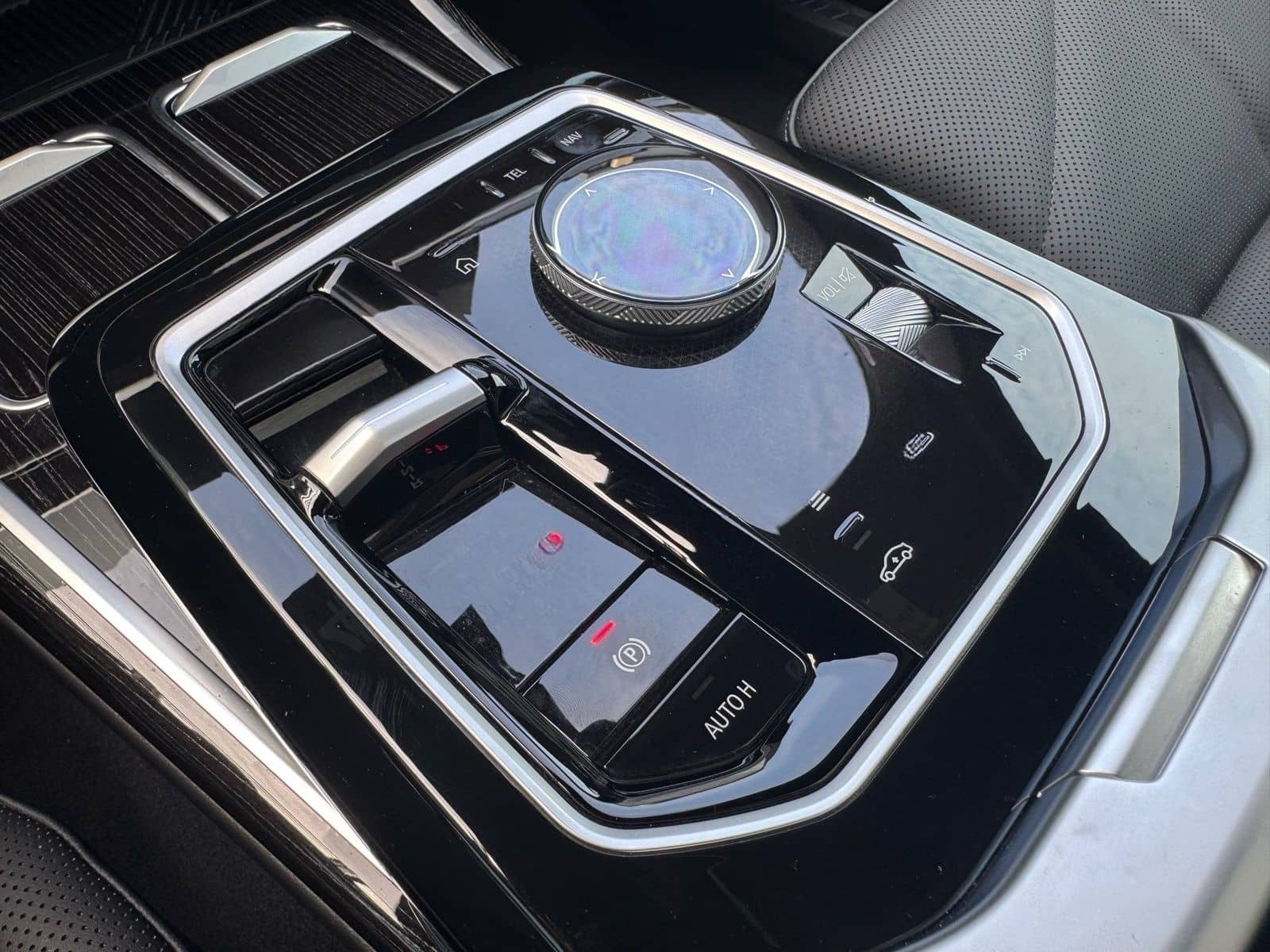 BMW 740d xDrive M Sport PanoSky StHzg Autobahnas 21z foto 17