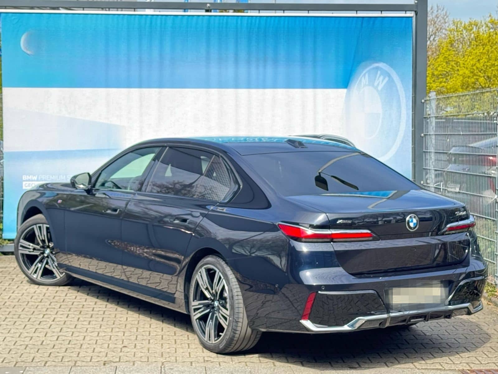 BMW 740d xDrive M Sport PanoSky StHzg Autobahnas 21z foto 23