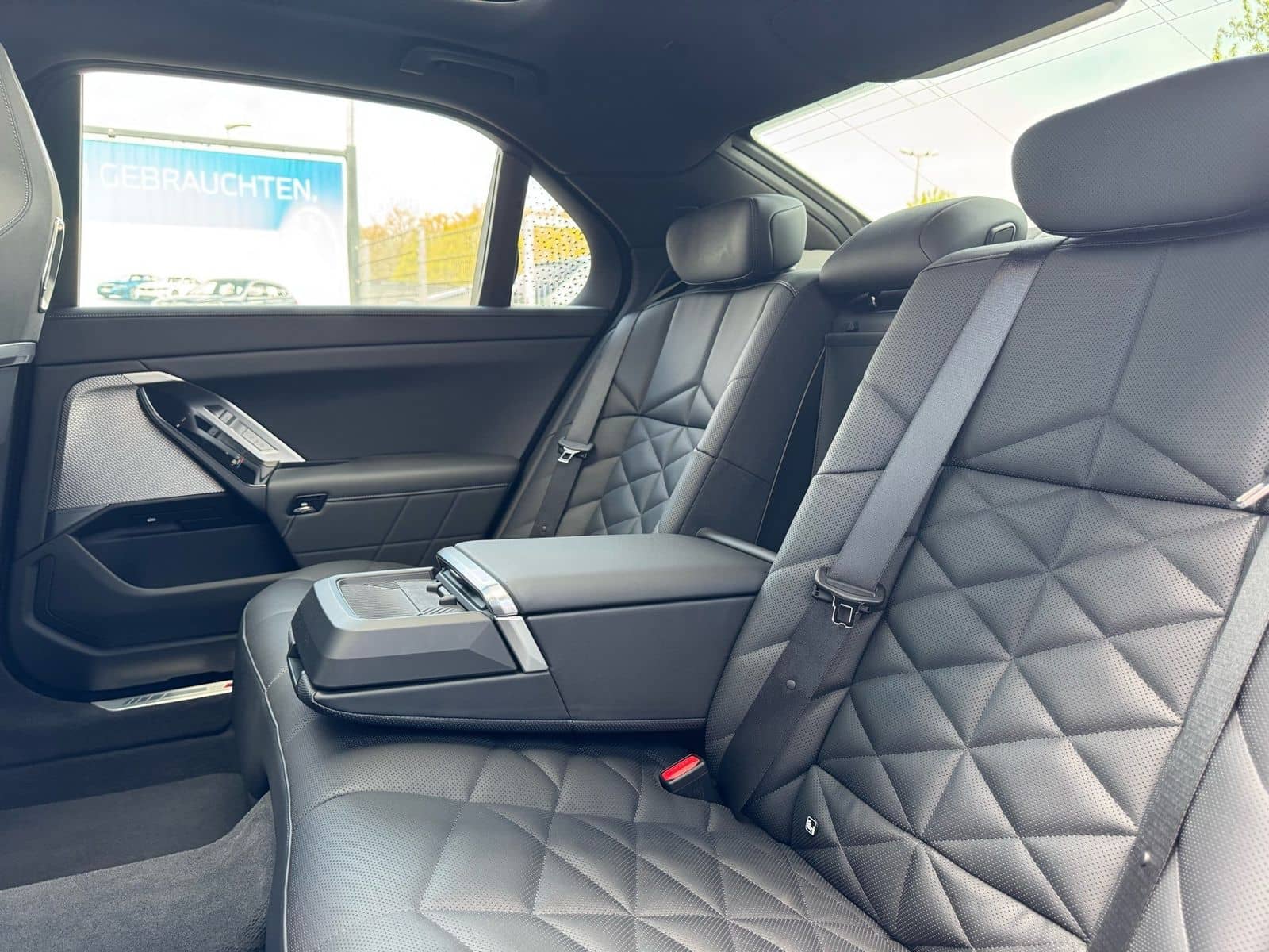 BMW 740d xDrive M Sport PanoSky StHzg Autobahnas 21z foto 8