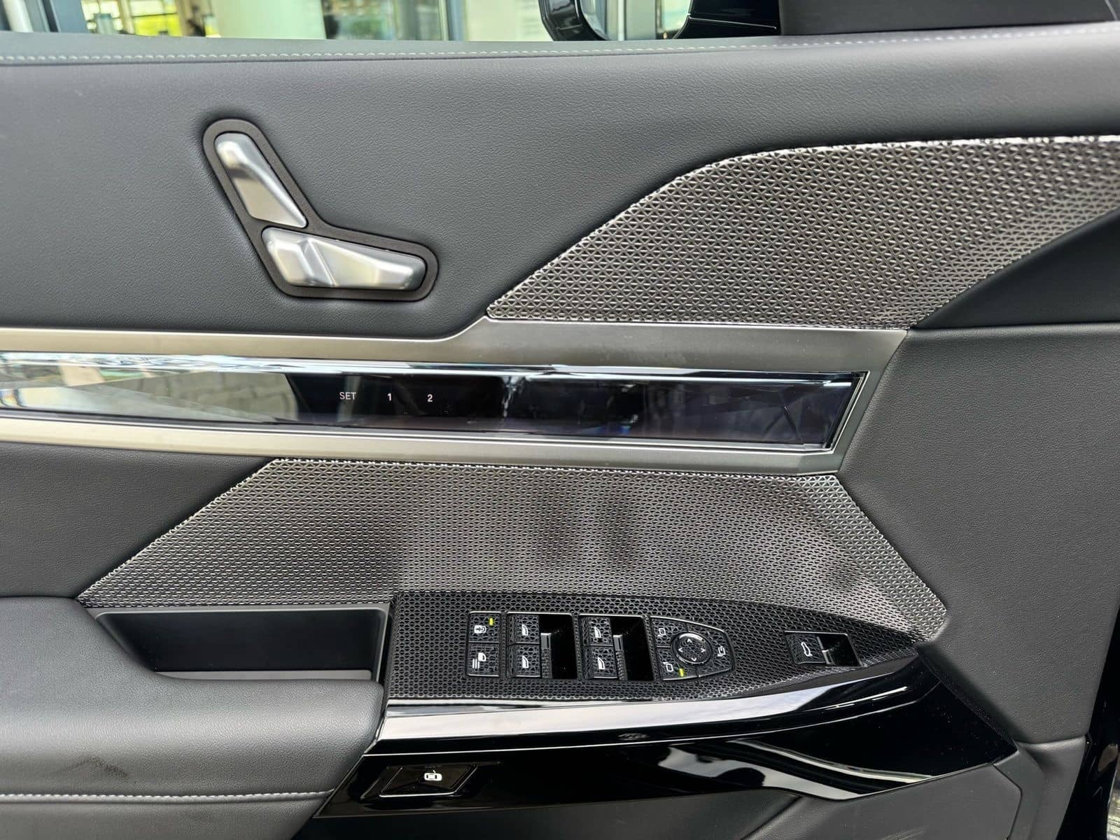 BMW 740d xDrive M Sport PanoSky StHzg Autobahnas 21z foto 9