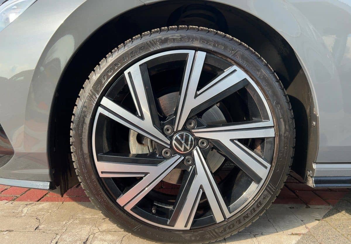 Volkswagen Golf VIII R-Line 1.5 TSI ACC+LED+NAVI+APP+RFK+SH foto 13