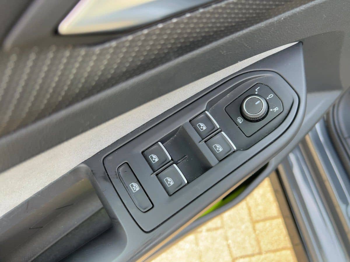 Volkswagen Golf VIII R-Line 1.5 TSI ACC+LED+NAVI+APP+RFK+SH foto 14