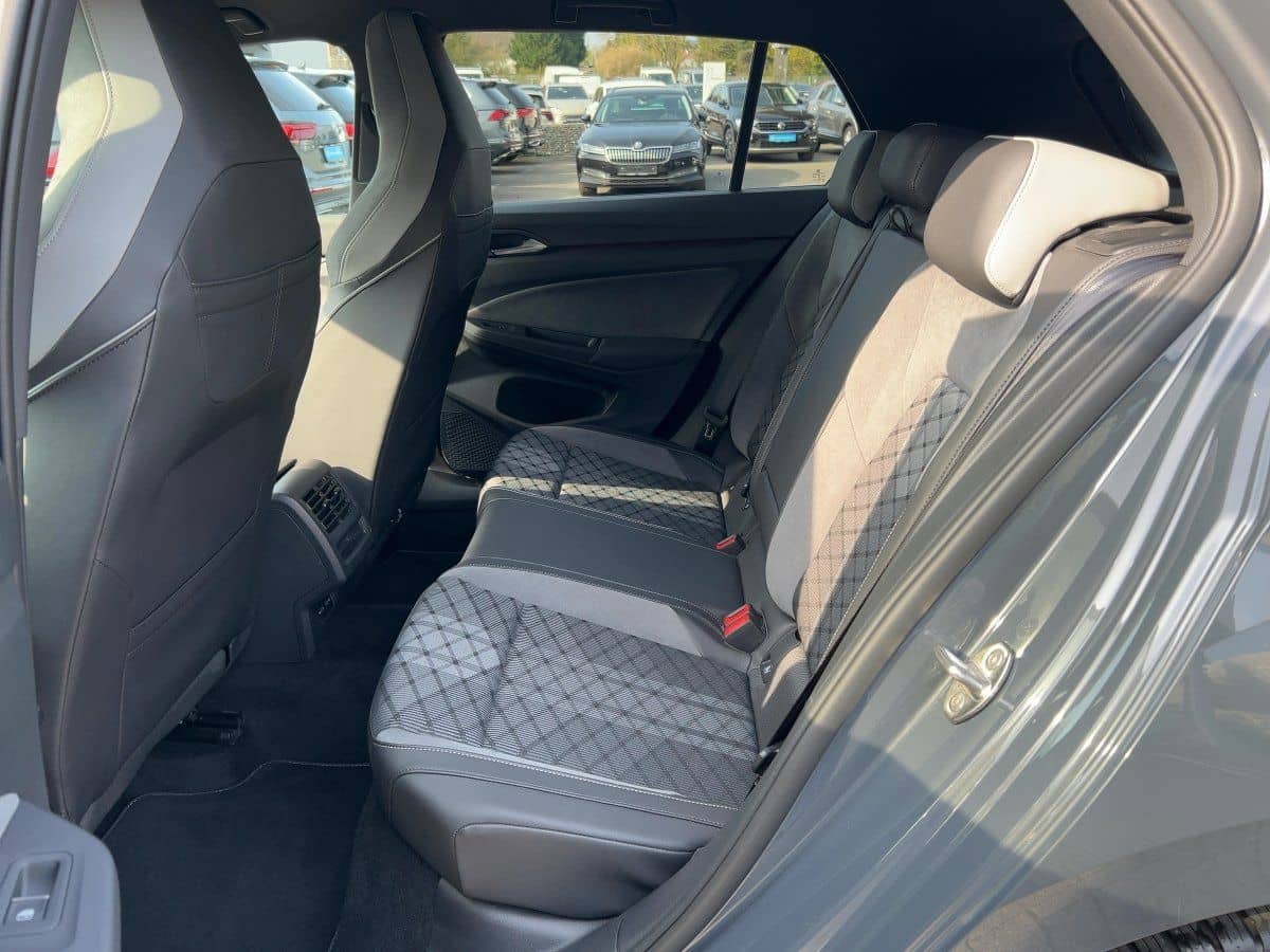 Volkswagen Golf VIII R-Line 1.5 TSI ACC+LED+NAVI+APP+RFK+SH foto 9