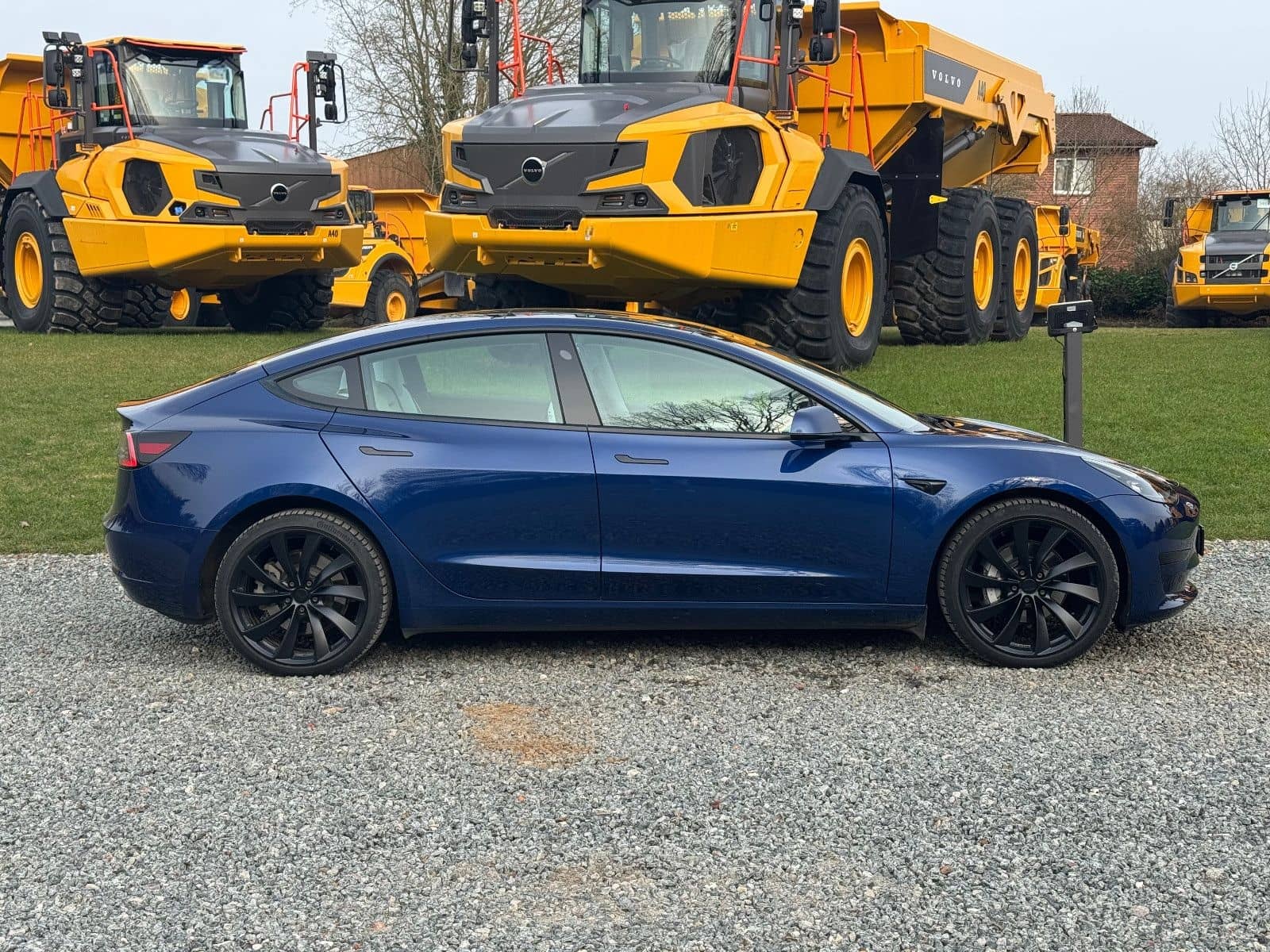 Tesla Model 3 Standard / 1. HD / 8-Fach / Weißes Leder foto 2