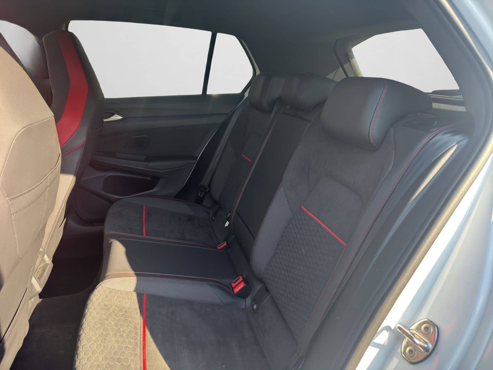 Volkswagen Golf VIII GTI CLUBSPORT 2.0 TSI DSG LED PLUS PAN foto 15