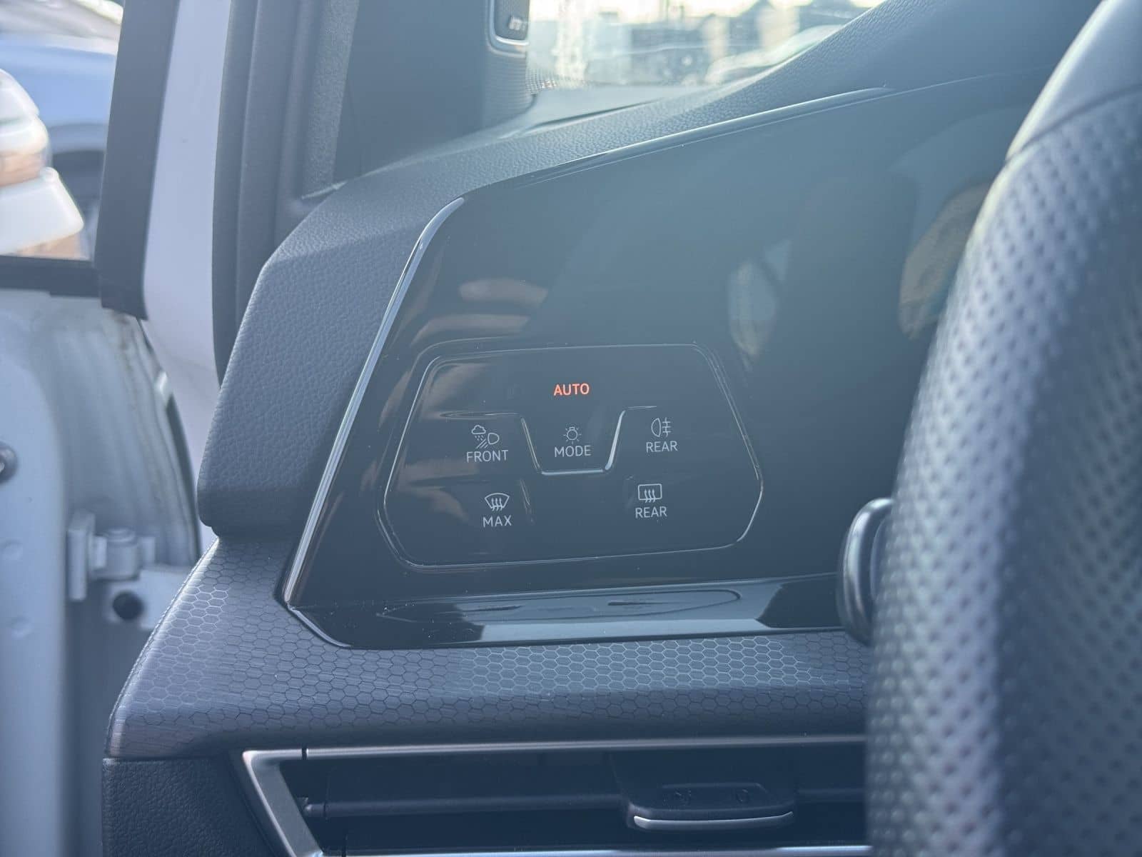 Volkswagen Golf VIII GTI CLUBSPORT 2.0 TSI DSG LED PLUS PAN foto 17