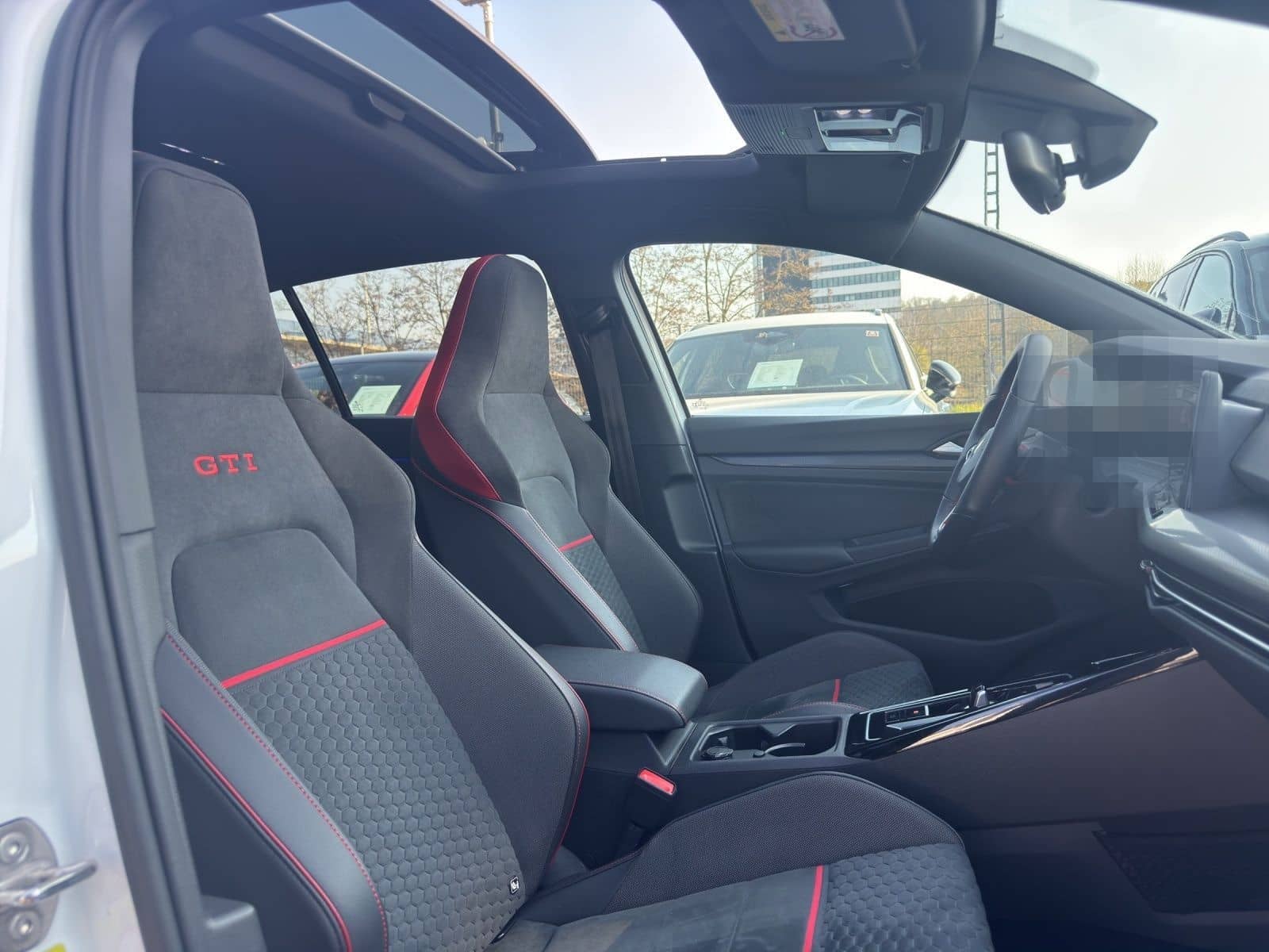 Volkswagen Golf VIII GTI CLUBSPORT 2.0 TSI DSG LED PLUS PAN foto 23