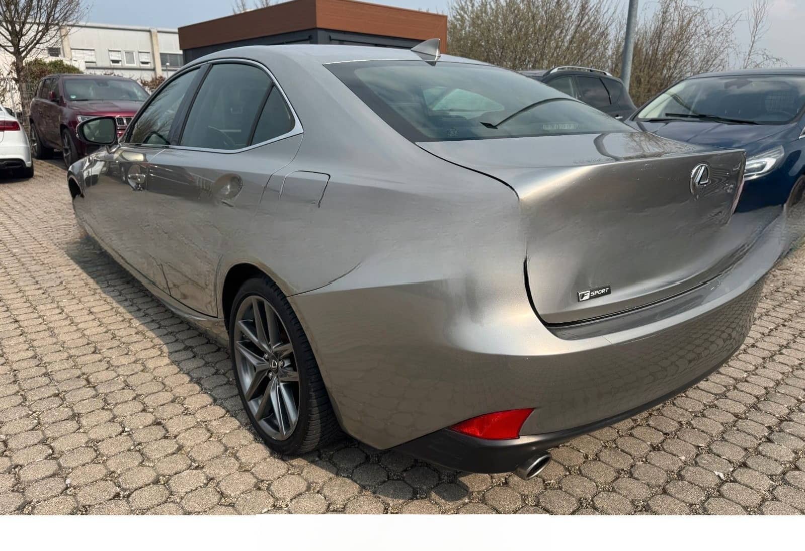 Lexus IS-Serie 350 3.5L V6 F SPORT foto 3