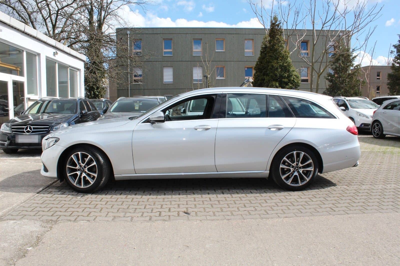 Mercedes-Benz E 220d T Avantg*LED*NAVI*LEDER*TOTW*SPUR foto 10