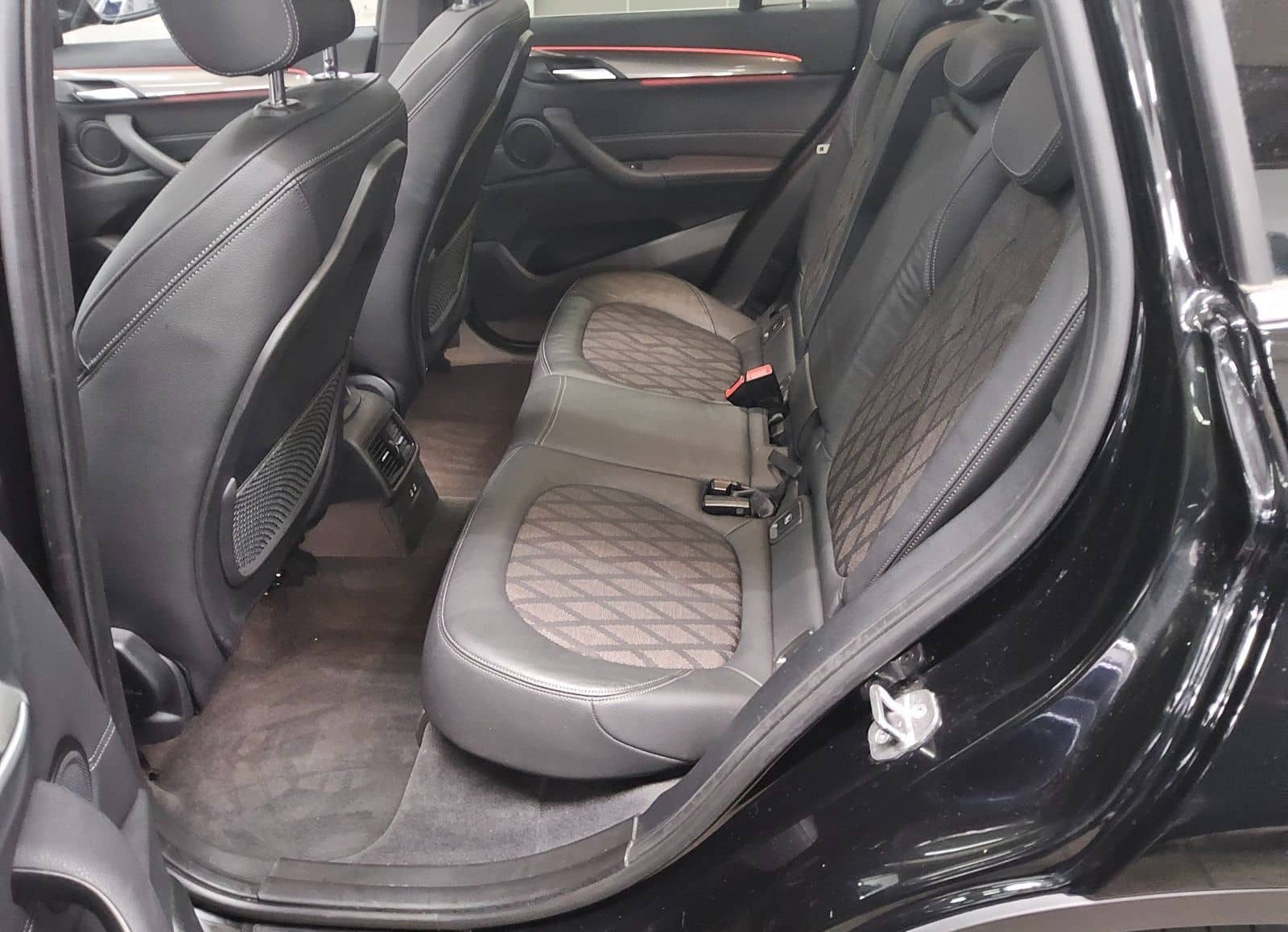 BMW X1 sDrive18d X-Line T-Leder Navi LED+ Pano AHK foto 13