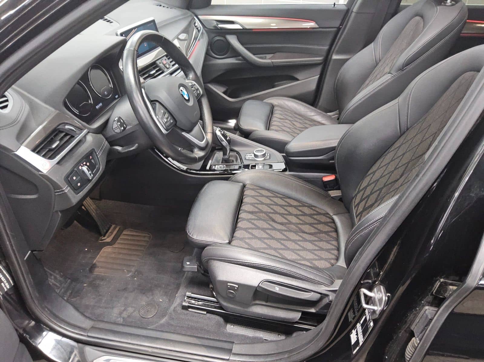 BMW X1 sDrive18d X-Line T-Leder Navi LED+ Pano AHK foto 8