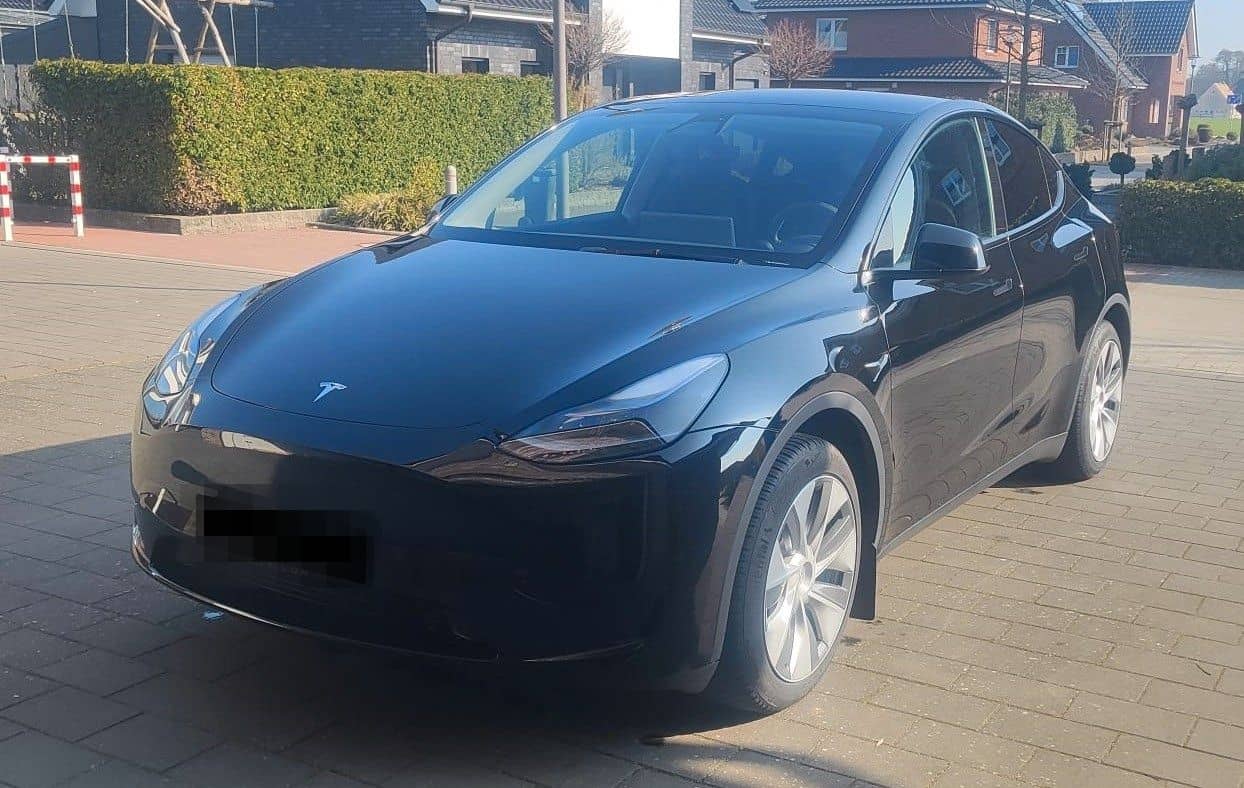 Tesla Model Y Basis RWD foto 1