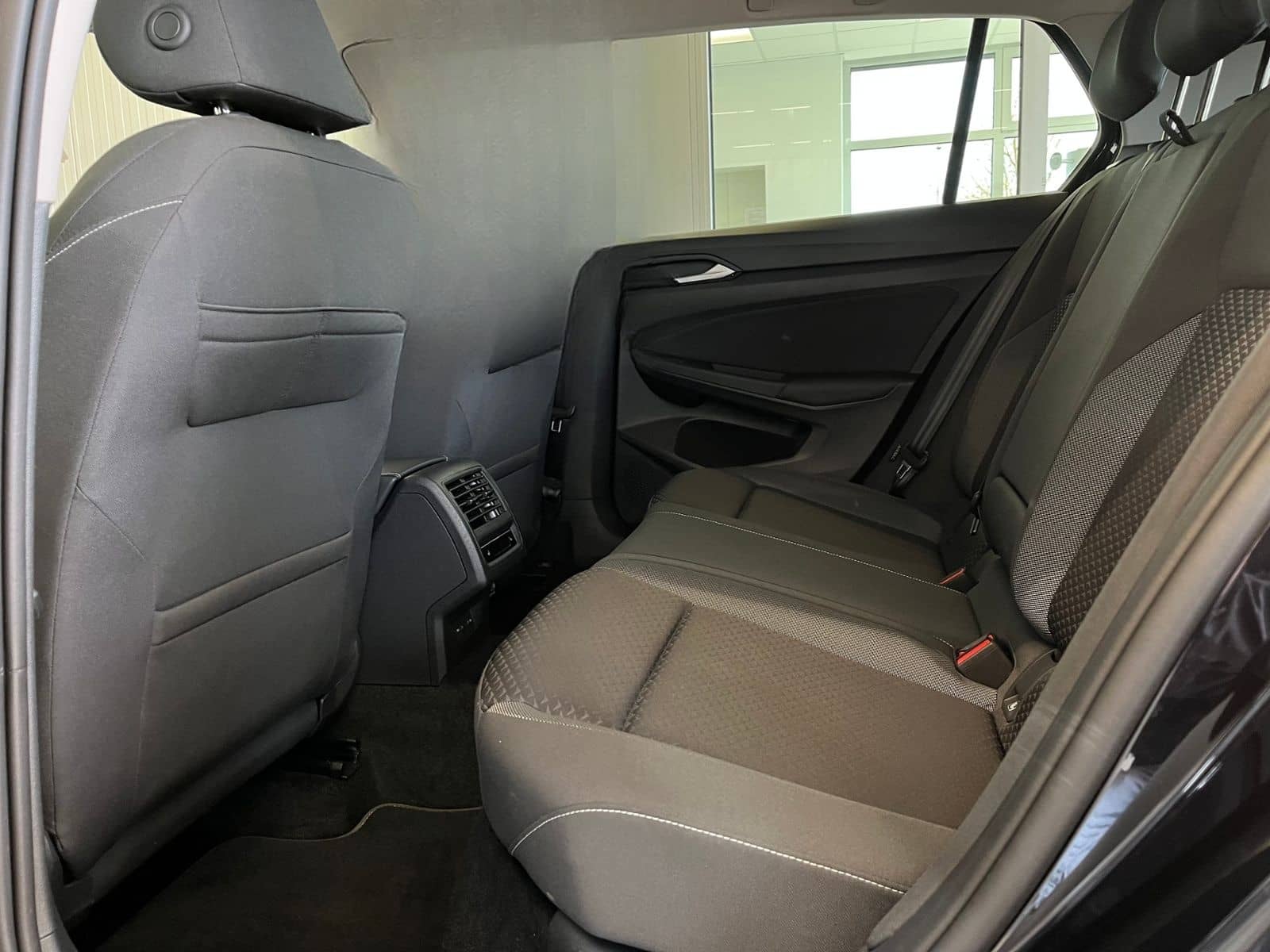 Volkswagen Golf VIII ACTIVE 1.5 TSI Standhzg. HUD Navi LEDP foto 9