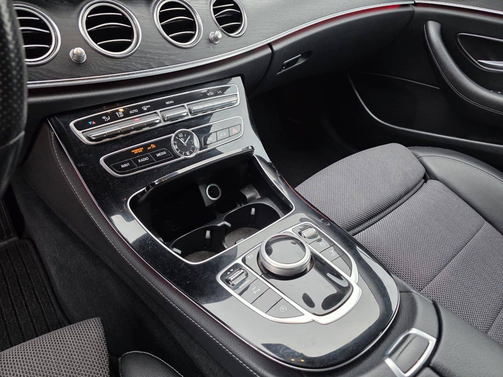 Mercedes-Benz E220 d T-Modell MULTIBEAM LED.AHK.Ambiente.RFK foto 18