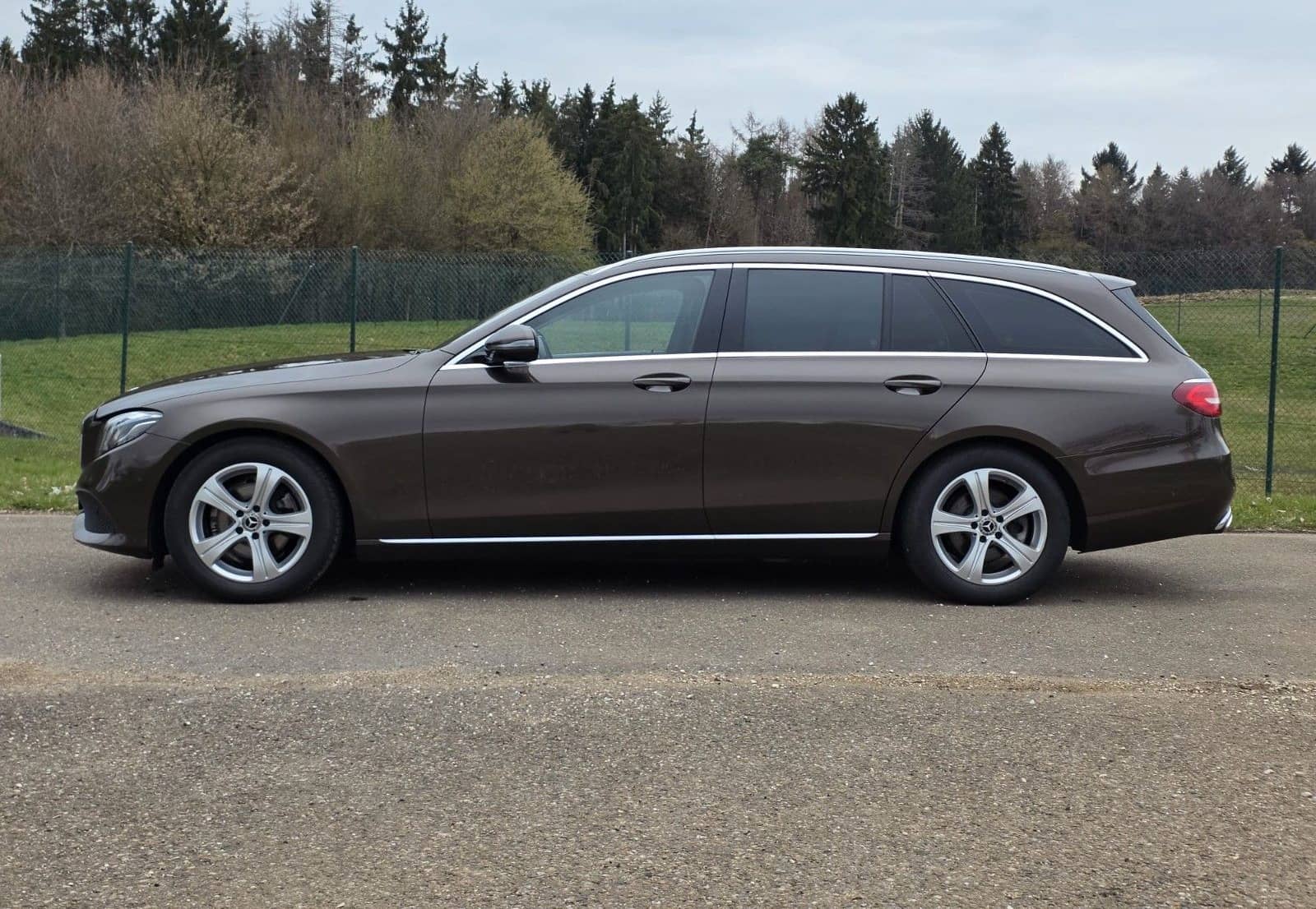 Mercedes-Benz E220 d T-Modell MULTIBEAM LED.AHK.Ambiente.RFK foto 8