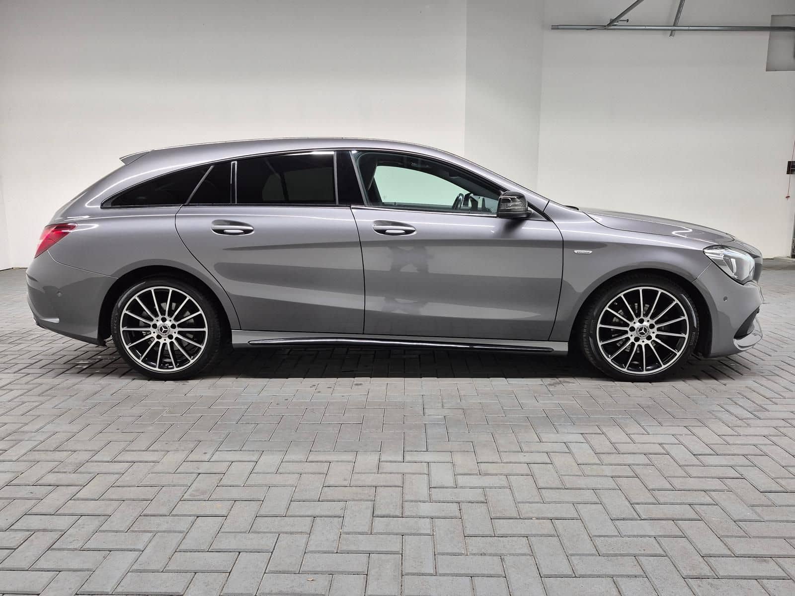 Mercedes-Benz CLA 200 SB AMG-Line LED/Navi/SHZ/Kam/Pano/18-LM foto 5