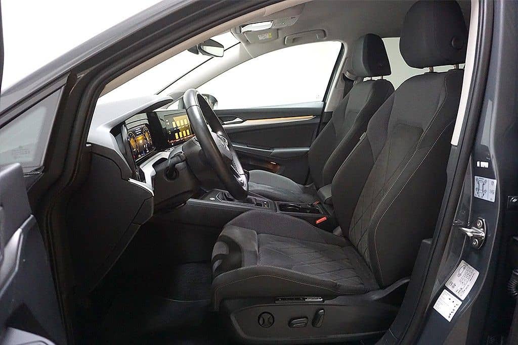 Volkswagen Golf 8 1.5TSI Life Virtual Sthz AHK DCC Navi LED foto 7