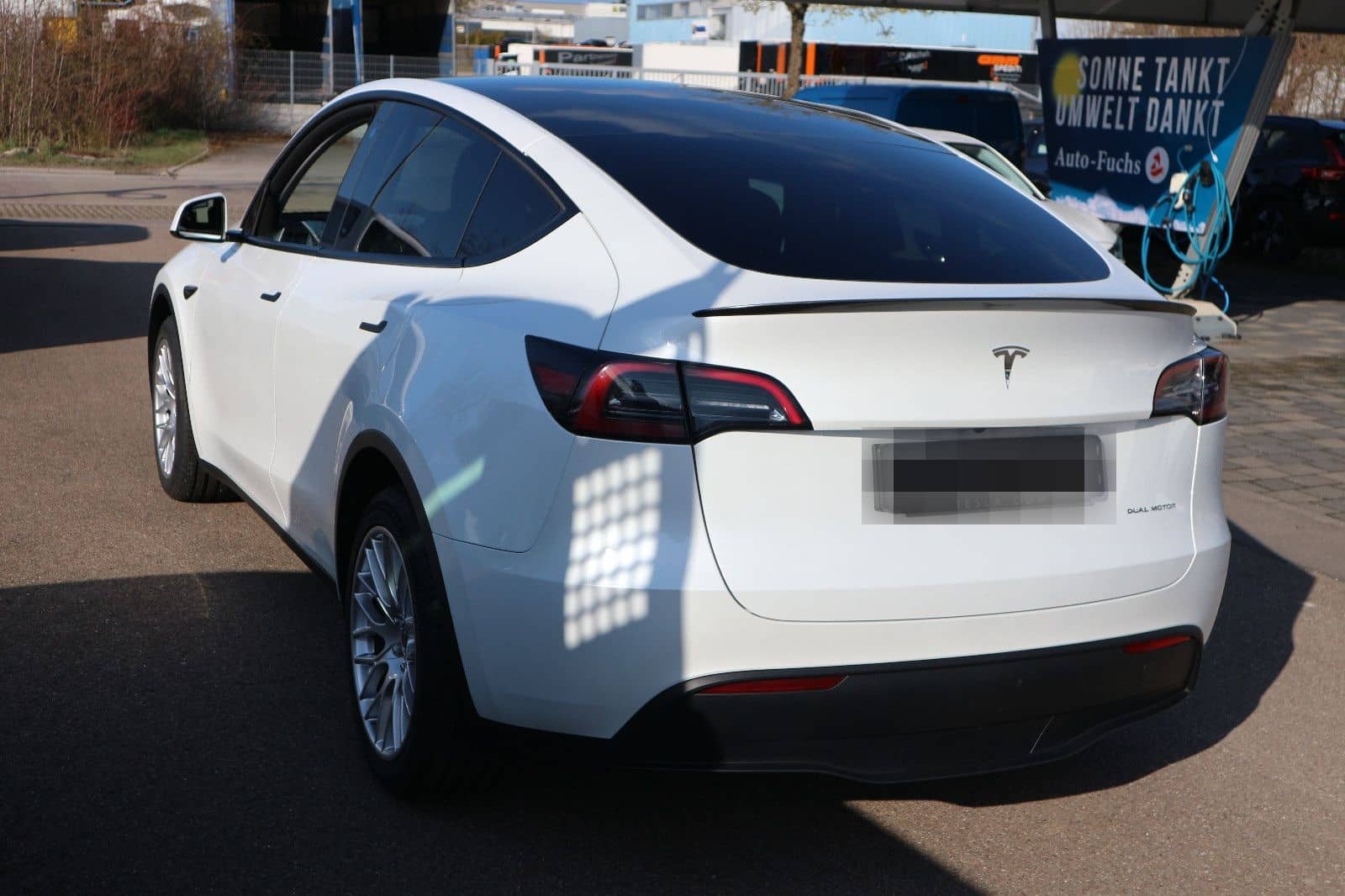 Tesla Model Y Long Range Dual AWD Heckspoiler Leder foto 4