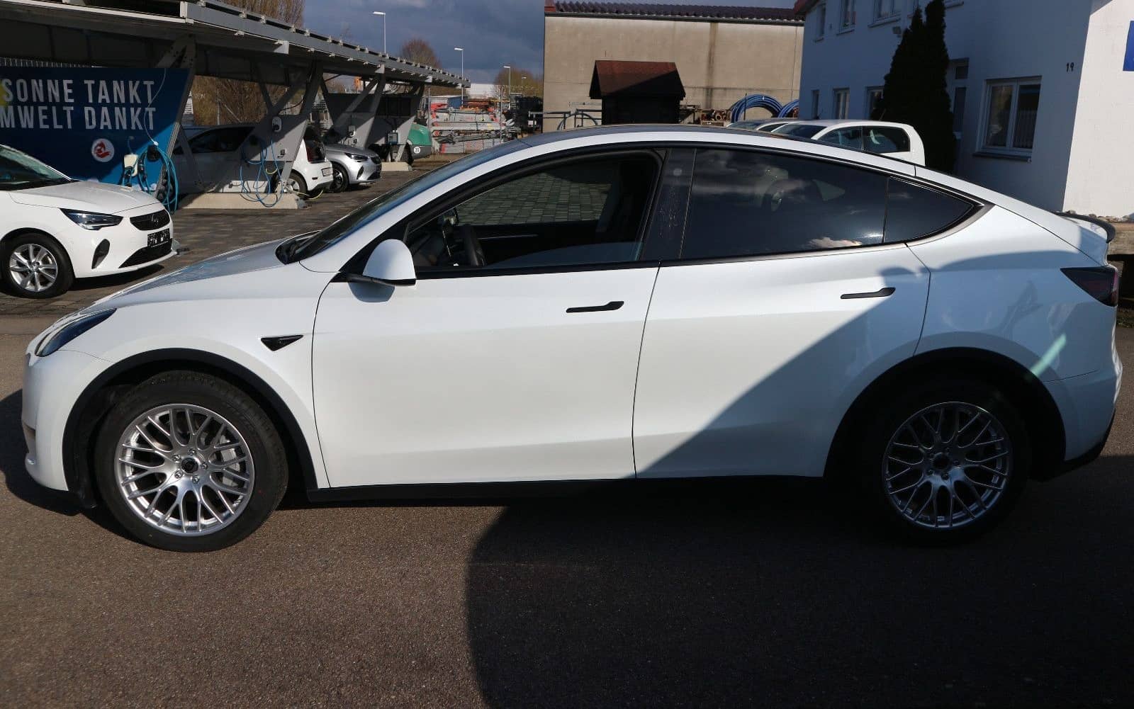 Tesla Model Y Long Range Dual AWD Heckspoiler Leder foto 5