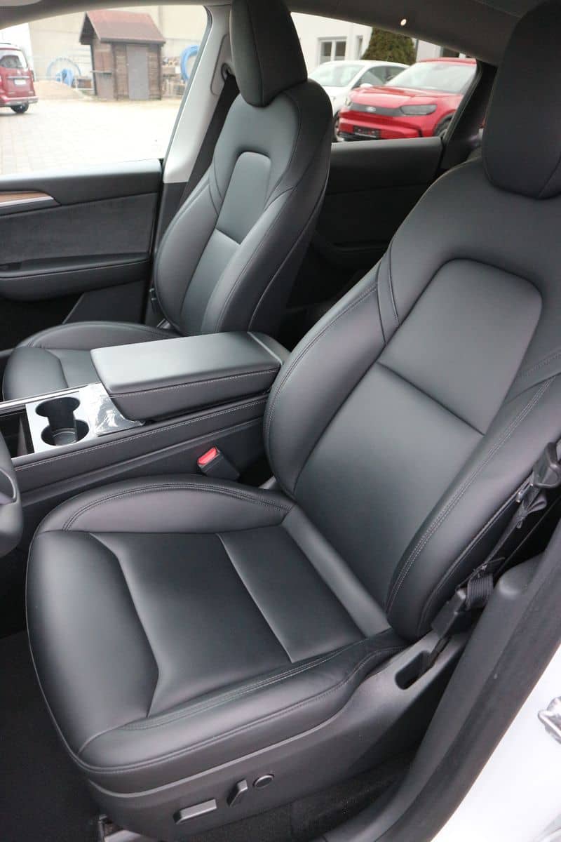 Tesla Model Y Long Range Dual AWD Heckspoiler Leder foto 9