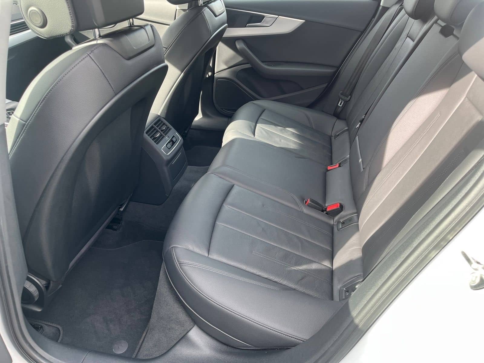 Audi A4 2.0 TFSI design ultra LED NAVI KAMERA SOUND foto 16